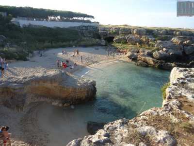 Le insenature baresi ("pocket beach") si sono formate gazie alle lame, i letti di antichi fiumi ormai prosciugatisi di cui il territorio barese � ricco, soprattutto nella zona di Monopoli